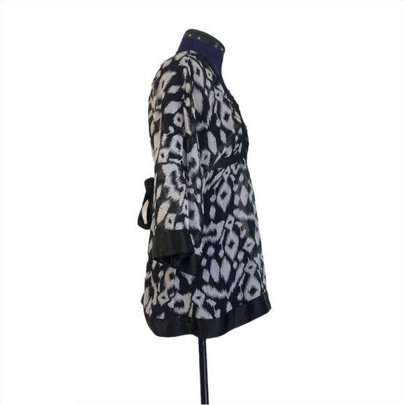 2B Bebe Black White Patterned Crochet Top - Picture 4 of 14